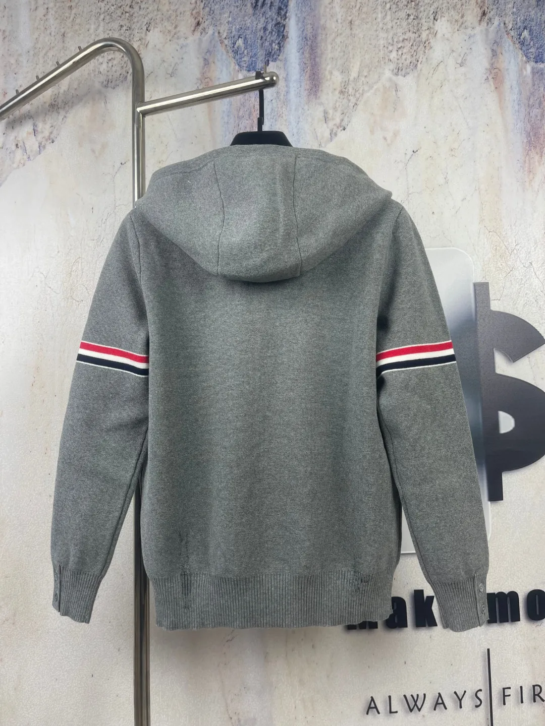 TB 991 🔘 𝐓𝐡𝐨𝐦 𝐁𝐫𝐨𝐰𝐧𝐞 2025 New Arrival * TB ！2025 New Arrival ， ， ！ ， ， ， Breathable ， 、 。 ， ， ， ， 。 ： TB 1:1 ， ， ； ， ， TB get ； ， ， 。 ！ ， ， Same Style 。 ， ， ， 、 。 ， 、 ， ， 、 ！ + ， ， ！ Size：S M L XL（1.2.3.4） ：Navy Blue Gray